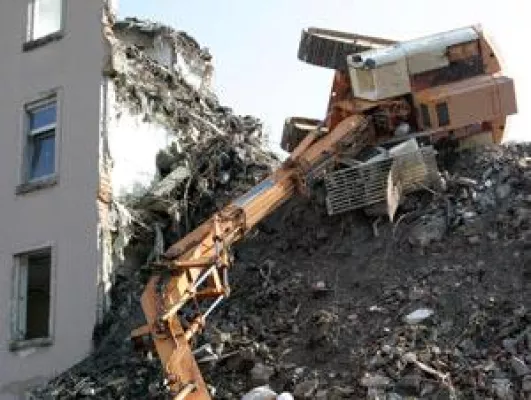 Bild: Arbeitsschutz mit der Abrissbirne