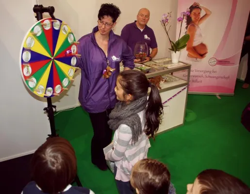 Bild: Auf der EXPOPHARM 2012 – Ein buntes Messespektakel in München