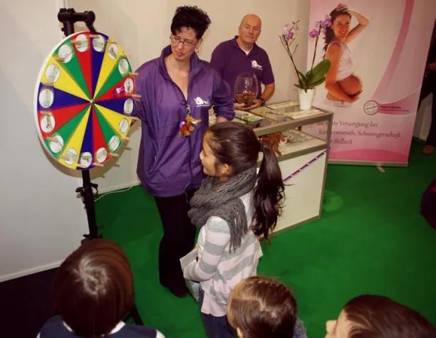 Bild: Auf der EXPOPHARM 2012 – Ein buntes Messespektakel in München