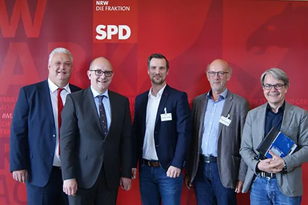 Precision Farming ist im nordrhein-westfälischen Landtag angekommen. Die Kleffmann Group informiert. Bild: Precision Farming ist im nordrhein-westfälischen Landtag angekommen. Die Kleffmann Group informiert.