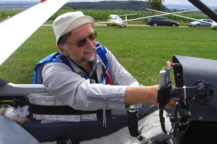 Trotz Bodenakrobatik - Verfolger sind Donauwörther Segelfliegern auf den Fersen Bild: Trotz Bodenakrobatik - Verfolger sind Donauwörther Segelfliegern auf den Fersen