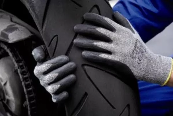 Bild: Sperian Handschuhe schützen wie eine zweite Haut