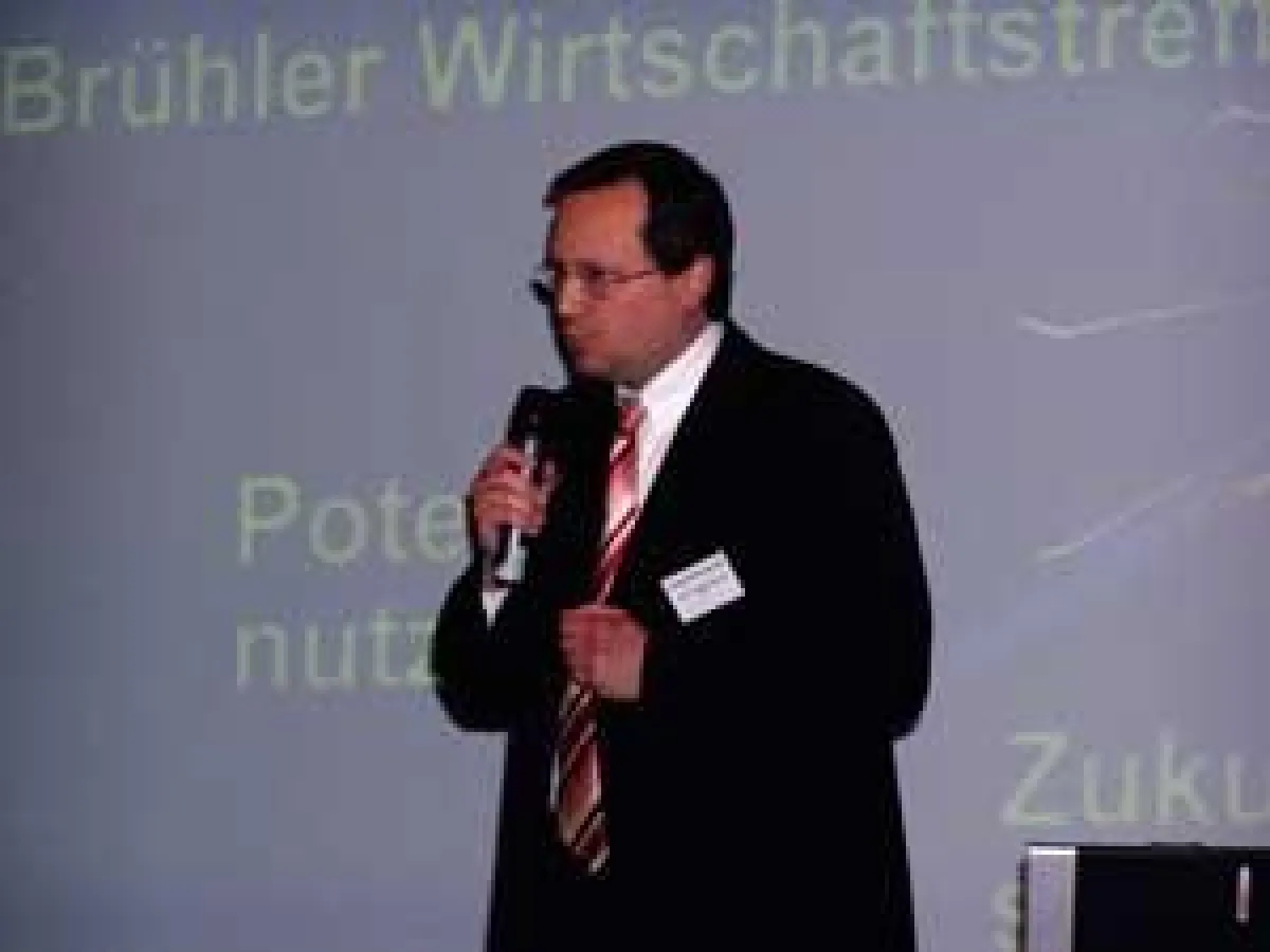 Prof. Dr. Kleiner beim Brühler Wirtschaftstreff