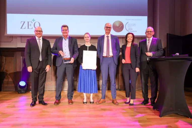 ZEQ erhält Ludwig-Erhard-Preis in Bronze für exzellente Organisationen Bild: ZEQ erhält Ludwig-Erhard-Preis in Bronze für exzellente Organisationen