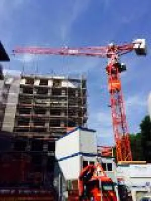 Bild: Auf engstem Raum in bester Lage – WOLFF 166 B im Einsatz am Münchener Maximiliansplatz