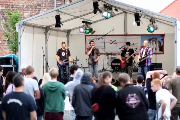 Bild: „Episch“ gewinnt ersten Open Air Nachwuchsbandwettbewerb in Angermünde