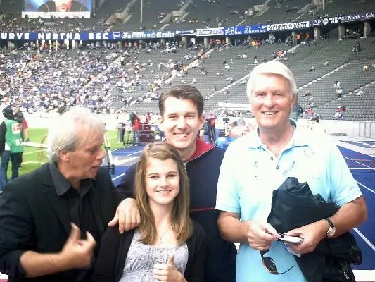 Bild: Helmut Bohlen und Conny Fröhlich sangen bei Hertha BSC im Olympiastadion