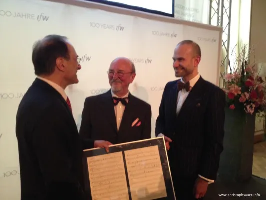Bild: EIN LIED FÜR KIEL - Christoph Sauer schreibt Jubiläumssong für das Institut für Weltwirtschaft (IfW)