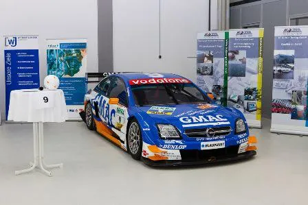 Bild: Speednetworking zwischen Rennsport-Autos: Formel-1 Knowhow für Unternehmen und Wissenschaftler