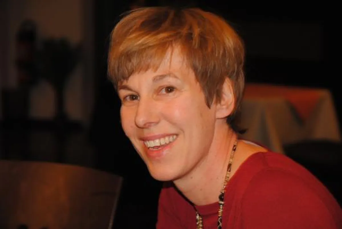 Dr. Karen Petry befasst sich mit europäischer Sportpolitik, internationaler Sportentwicklung und Sozialarbeit sowie Sport.