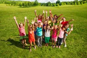 Bild: Sommer, Sonne, Strand – Kinderreisen in den Sommerferien machen Spaß