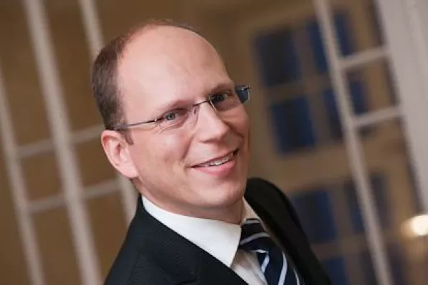 Bild: Tim-Oliver Barkow Landesvorsitzender der Wirtschaftsjunioren Hessen 2011