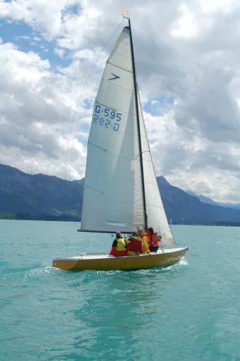 Segeln lernen in entspannter Atmosphäre: Start in die Segelsaison am Forggensee Bild: Segeln lernen in entspannter Atmosphäre: Start in die Segelsaison am Forggensee