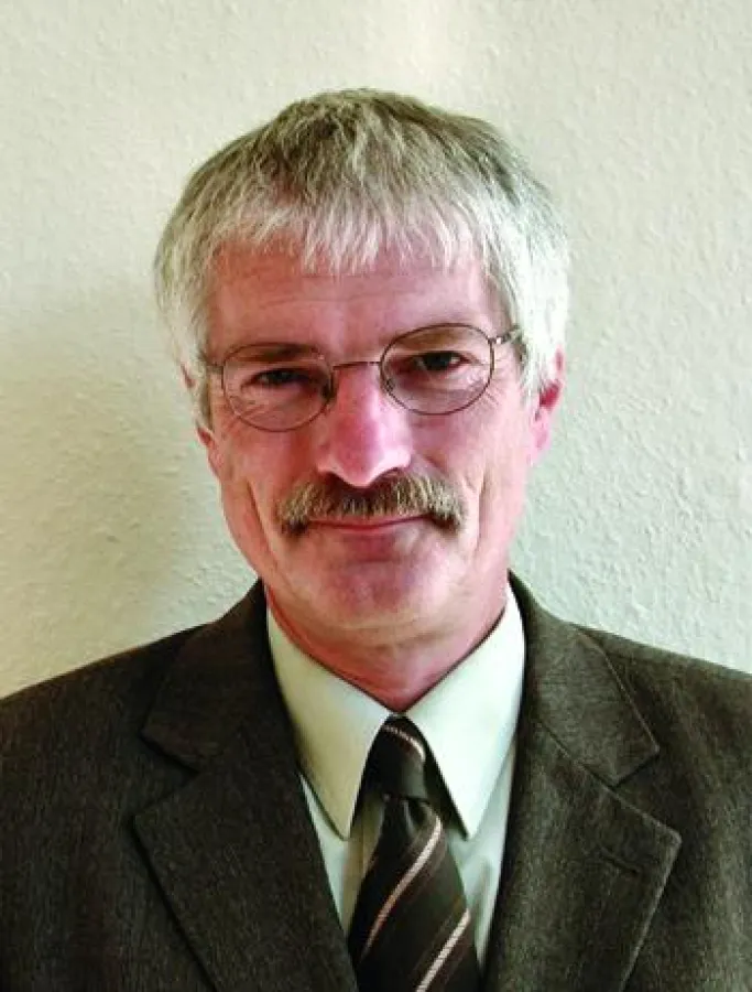 Prof. Dr. Alexander Redlich ist wissenschaftlicher Leiter des weiterbildenden Studiengangs \