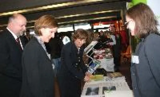 Bild: Beziehungen zu Osteuropa als Mittel gegen die Krise-Hochschulmesse bringt Studierende und Unternehmen zusammen