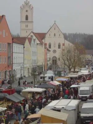 Bild: Mantelmarkt & Flohmarkt in Aidenbach - 28.10.2007