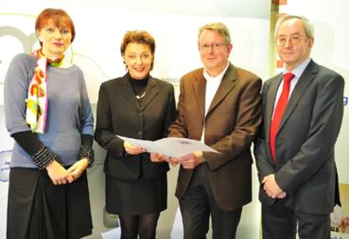 Bild: Wiesbadener Ahlfeldt & Company unterzeichnet Charta "Hessen aktiv: 100 Unternehmen für den Klimaschutz"