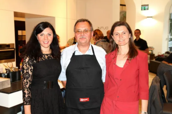 Bild: Neni-Starköchin Haya Molcho kocht im Schaufenster