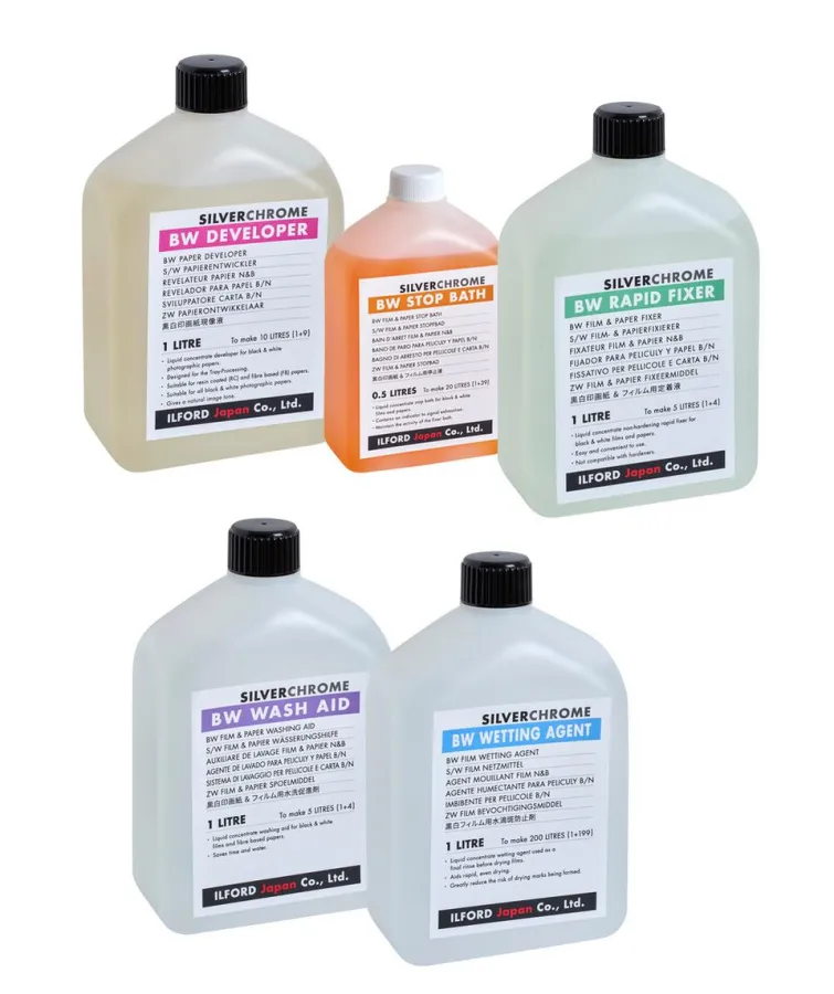 ILFORD Japan erweitert sein Portfolio um Schwarzweiss-Chemikalien für den Papier-Prozess.