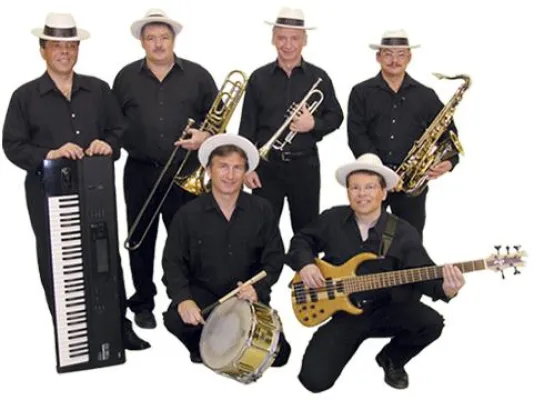 Bild: "Show und Galaband fuer Ihre Hochzeit, oder einen Discjockey buchen ?"