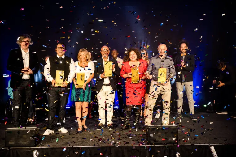 Italienisches Business Ehepaar holt den Speaker Slam Award nach Wiesbaden. Weltrekord gebrochen Bild: Italienisches Business Ehepaar holt den Speaker Slam Award nach Wiesbaden. Weltrekord gebrochen
