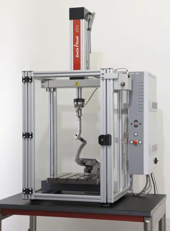 Bild: Ermüdungsprüfung an Handbremsen