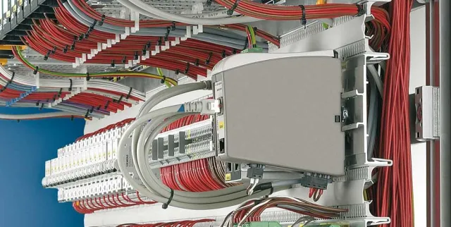Bild: Schaltschrankbau Engineering im Formel 1 Tempo. Lütze stellt LSC Schaltschrankkonfigurator für EPLAN vor