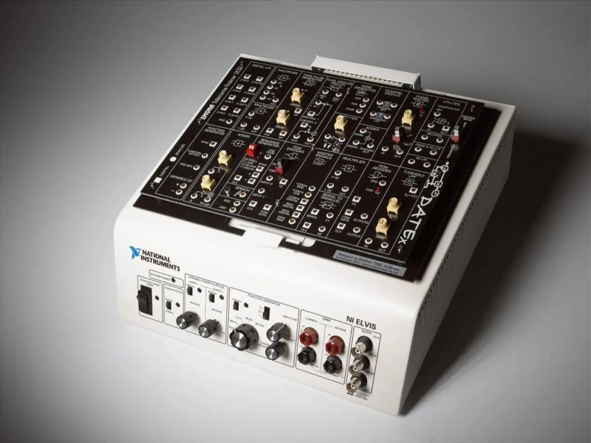 Mit DATex können Studenten die integrierte Plattform für die Entwicklung und Prototypenerstellung NI ELVIS jetzt dazu einsetzen, Telekommunikationskonzepte in einer praxisorientierten Lernumgebung zu 