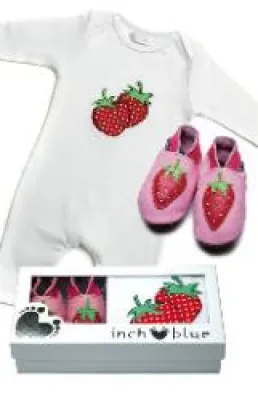 Bild: Eine schöne Geschenkidee zu Geburt und Taufe: Die Geschenk-Sets von inch blue