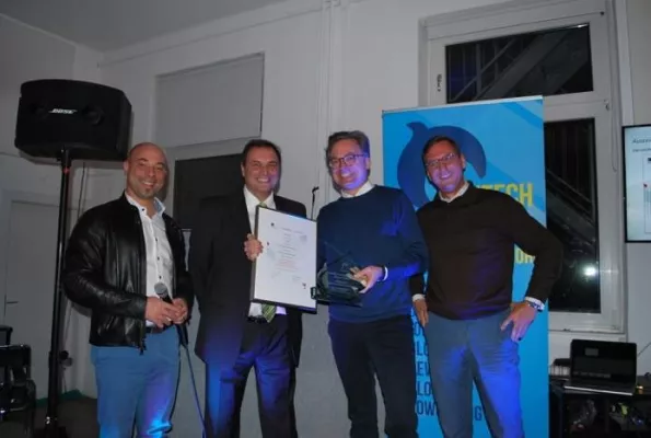 NDGIT und Hypothekarbank Lenzburg werden mit EURO FINANCE TECH Award 2017 ausgezeichnet. Bild: NDGIT und Hypothekarbank Lenzburg werden mit EURO FINANCE TECH Award 2017 ausgezeichnet.