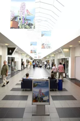 Frühlingshaftes Sonntags-Shopping im Designer Outlet B5 Bild: Frühlingshaftes Sonntags-Shopping im Designer Outlet B5