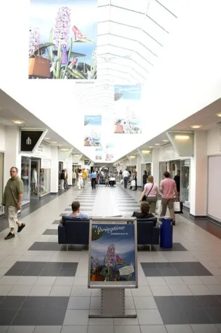 Bild: Frühlingshaftes Sonntags-Shopping im Designer Outlet B5