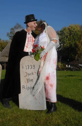 Bild: Gruselpaar erlebte monströse Hallowedding im Heide-Park Resort