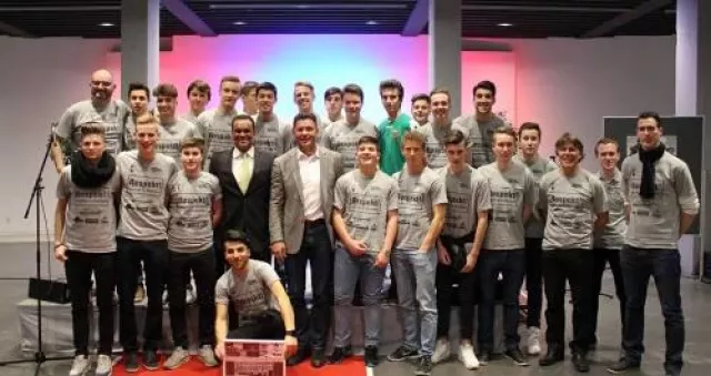 Bild: „2schneidig“ gegen Rassismus im Stuttgarter Haus der Wirtschaft