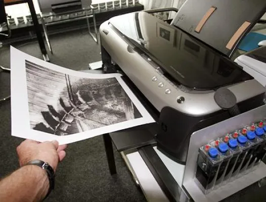 Bild: „Digitale Schwarzweiss-Printtechniken mit Carbon-Tinten auf modernen Tintenstrahlsystemen“, neue Workshops mit Rolf Walther