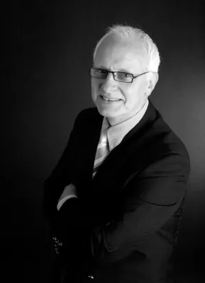 Bild: Neuerscheinung. Ein Ratgeber zum Thema: Nachfolgeregelung bei KMU