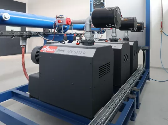 Bild: Energieeffiziente Vakuumversorgung bei der Produktion von Windschutzscheiben