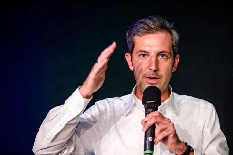 Weltrekord: Top-Experte Technologiestrategie am Mikro Bild: Weltrekord: Top-Experte Technologiestrategie am Mikro