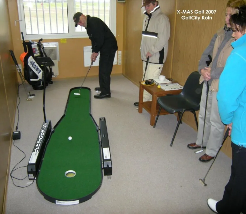 Mathes finaler Putt rollt auf der PUTTING CHALLENGE® dem Turniersieg entgegen