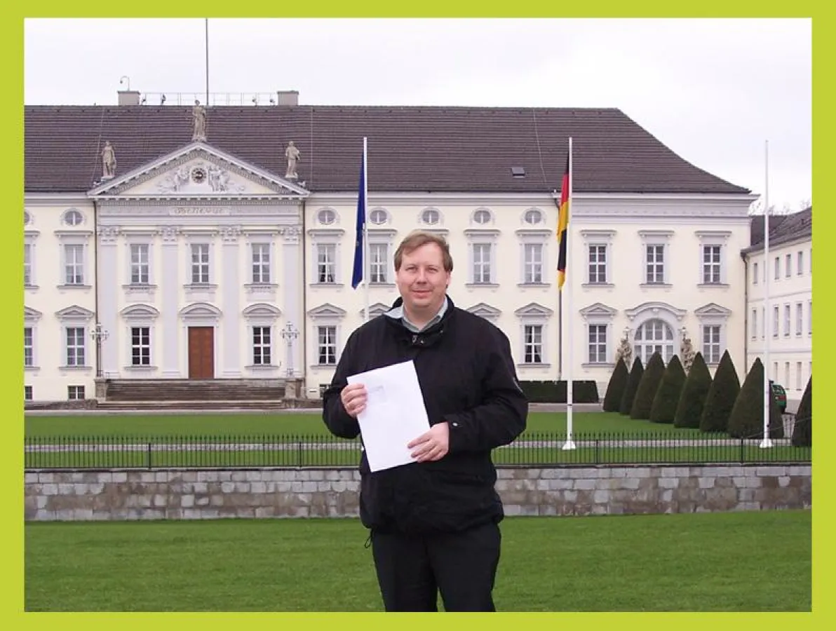 Vor dem Amtssitz des Bundespräsidenten: Volker Perplies