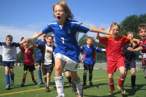 Bild: Fußballcamps in England von FerienFussball.de setzen auf spielerisches Erlernen von Fremdsprachen