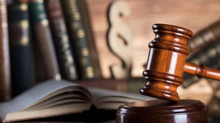 Bild: Esther Omlin: Wie man eine Klage richtig einreicht