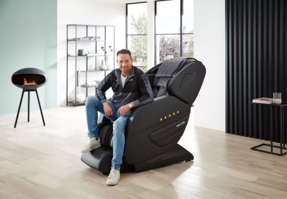 WELCON-Gründer Stefan Iburg erhält zum zweiten Mal in Folge das begehrte CrefoZert von Creditreform Bild: WELCON-Gründer Stefan Iburg erhält zum zweiten Mal in Folge das begehrte CrefoZert von Creditreform