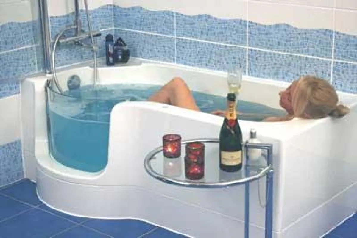 Baden oder Duschen - mit Cameleon I von A&S Bäder keine Frage des Platzes mehr.