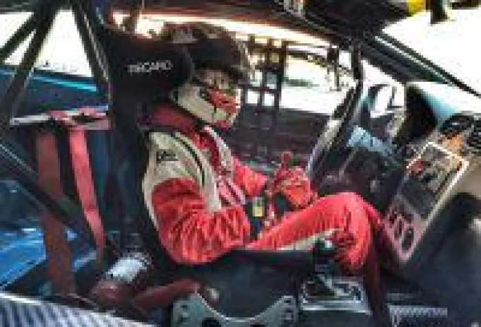 Bild: Hands on the Wheel - mit "iLapTimer 2" messen Motorsportfans ihre Performance über eine App