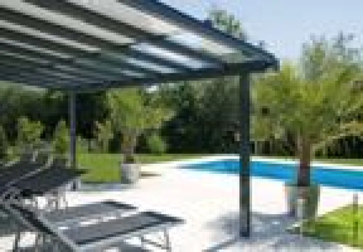 Eine der elegantesten Arten die Sonne zu genießen ist das Glasdach Terrado von Klaiber. Dank einer optional aufclippbaren Markise und integrierbarer Heizstrahler sorgt Terrado das ganze Jahr hindurch 