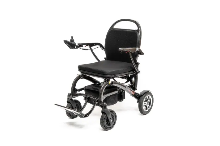 Bild: Der neue faltbare Elektrorollstuhl FreedomChair A12S Carbon: unbeschwert und schick unterwegs