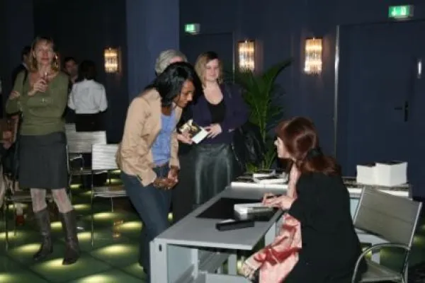 (K)ein winziger Makel: Nancy Huston präsentiert ihr Buch im Sofitel Berlin Gendarmenmarkt Bild: (K)ein winziger Makel: Nancy Huston präsentiert ihr Buch im Sofitel Berlin Gendarmenmarkt