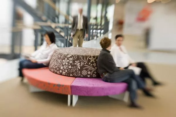 Bild: Netzwerkmöbel - round-about