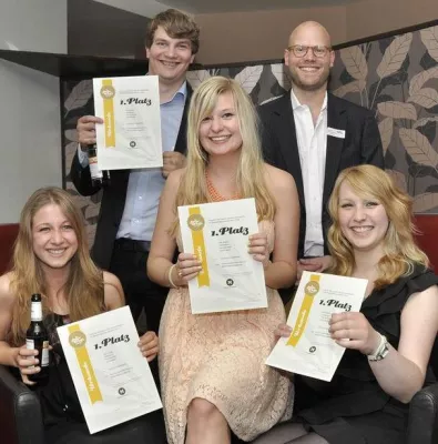 Hamburgs Nachwuchsberater 2013 sind prämiert: Junge Wölfe setzen auf „made in Hamburg“ Bild: Hamburgs Nachwuchsberater 2013 sind prämiert: Junge Wölfe setzen auf „made in Hamburg“